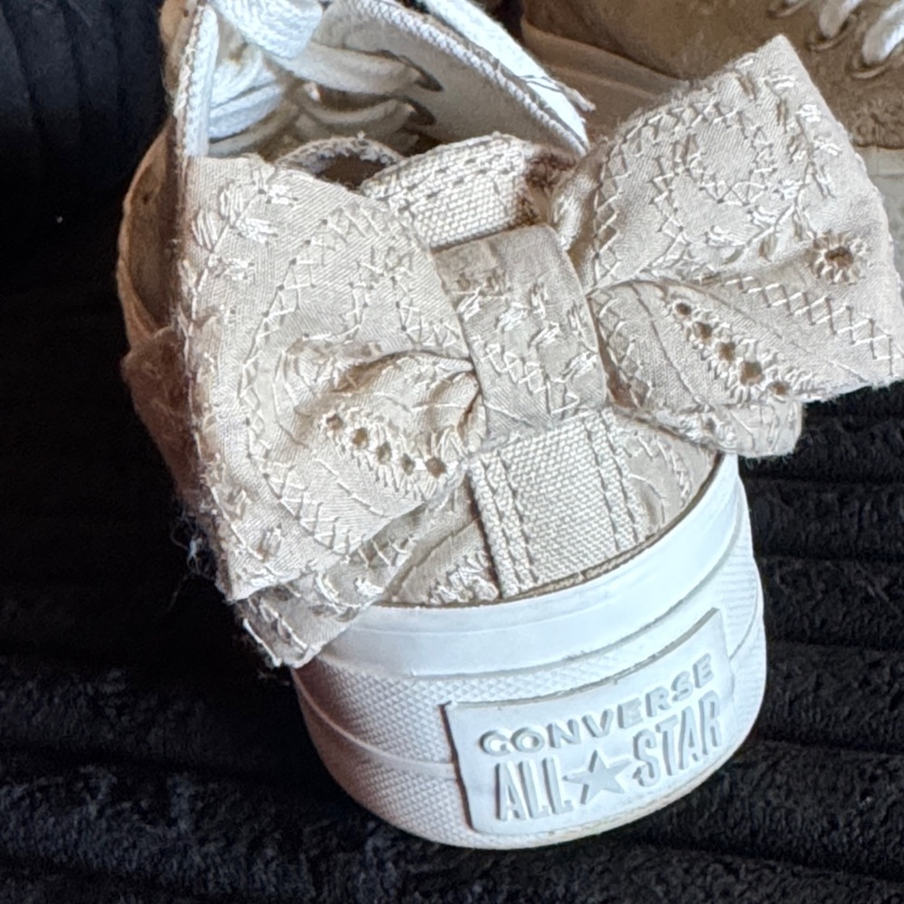 Elegant Cream Lace Women's Sneakers - Picture 4 of 6